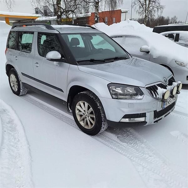 Käytetty Skoda Yeti Outdoor Ambition 150 HP (110 kW) 2016 Harmaa Katumaasturi