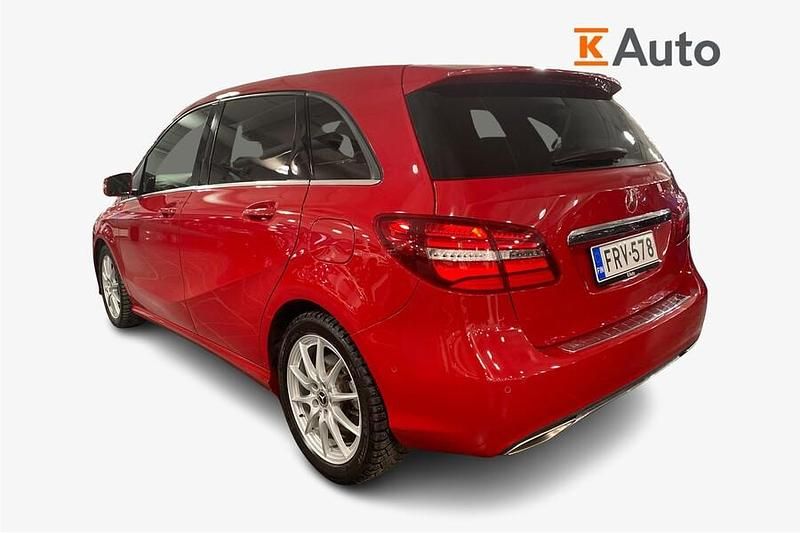 Käytetty Mercedes B200 Business 177 HP (130 kW) 2018 Punainen Tila-auto