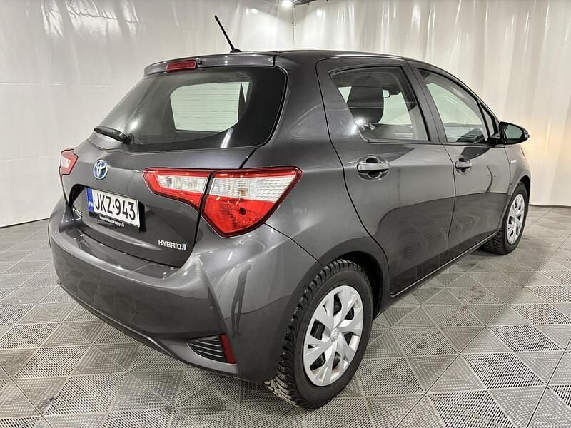 Käytetty Toyota Yaris Hybrid Multidrive S 73 HP (53 kW) 2018 Viistoperä