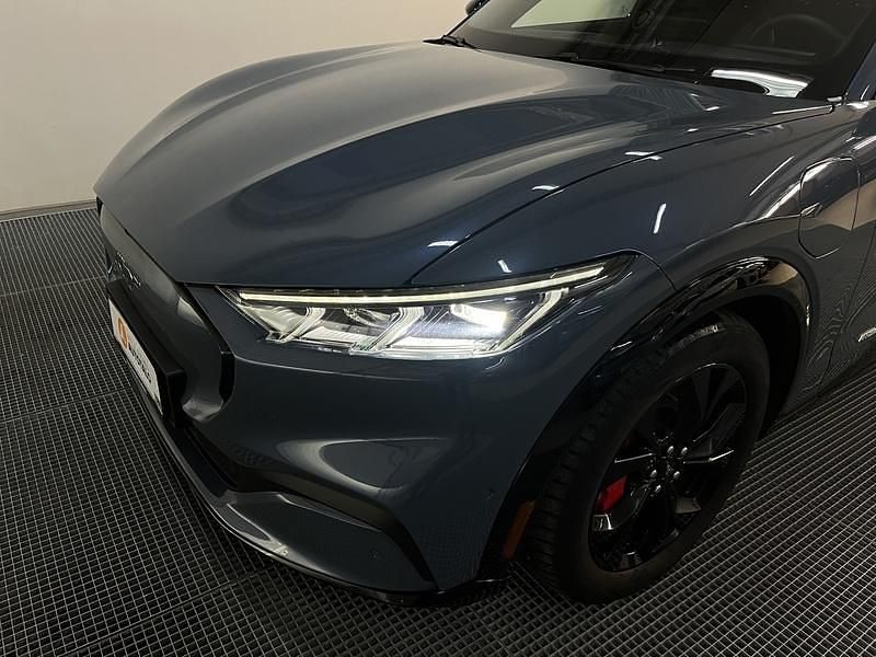 Käytetty Ford Mustang Mach-E Premium 197 kW (269 HP) 2023 Sininen Katumaasturi