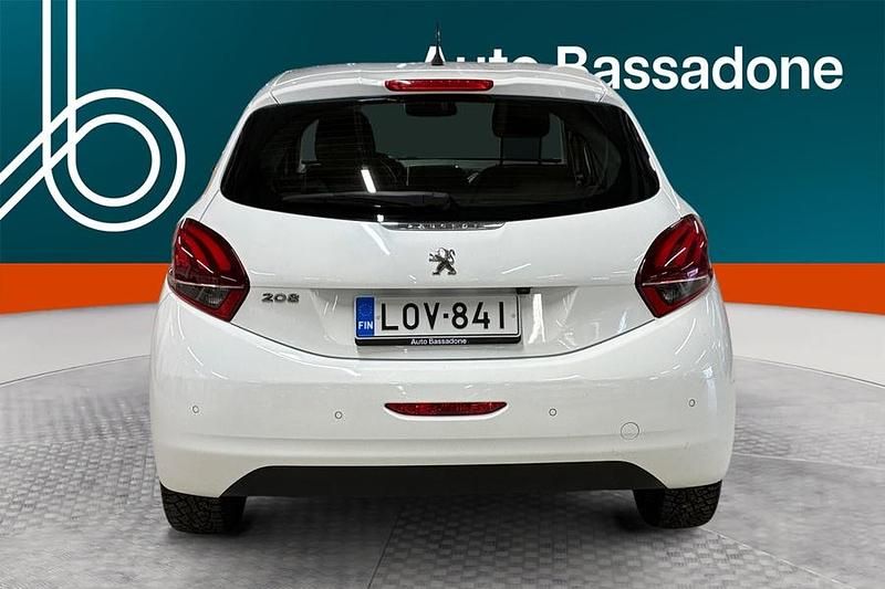 Käytetty Peugeot 208 Signature Sky 83 HP (61 kW) 2019 Viistoperä