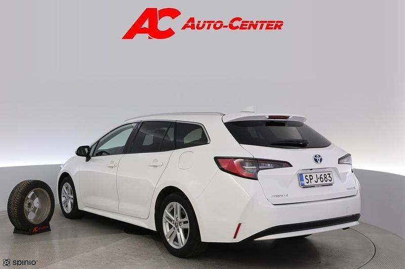 Käytetty Toyota Corolla Edition 122 HP (89 kW) 2023 Valkoinen Farmari