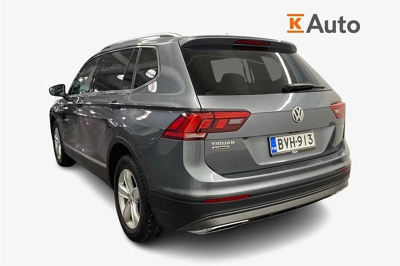 Käytetty VW Tiguan Allspace Comfortline 150 HP (110 kW) 2018 Harmaa Katumaasturi