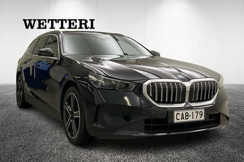 Käytetty BMW 530e 299 HP (219 kW) 2024 Musta Farmari