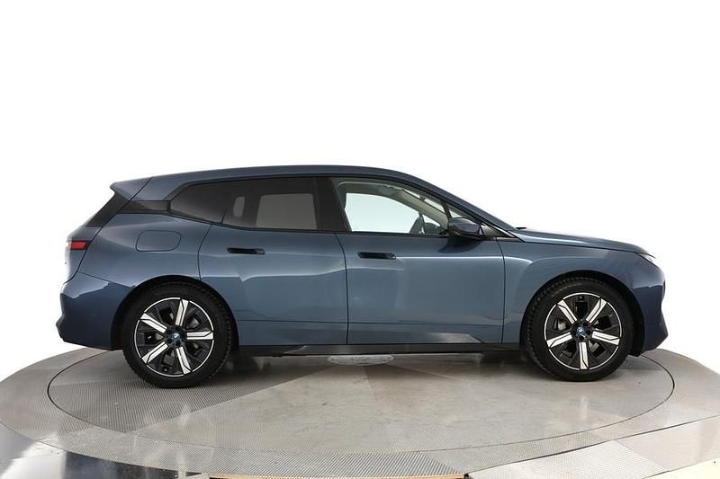 Käytetty BMW iX Comfort Edition 400 kW (544 HP) 2025 Sininen Katumaasturi