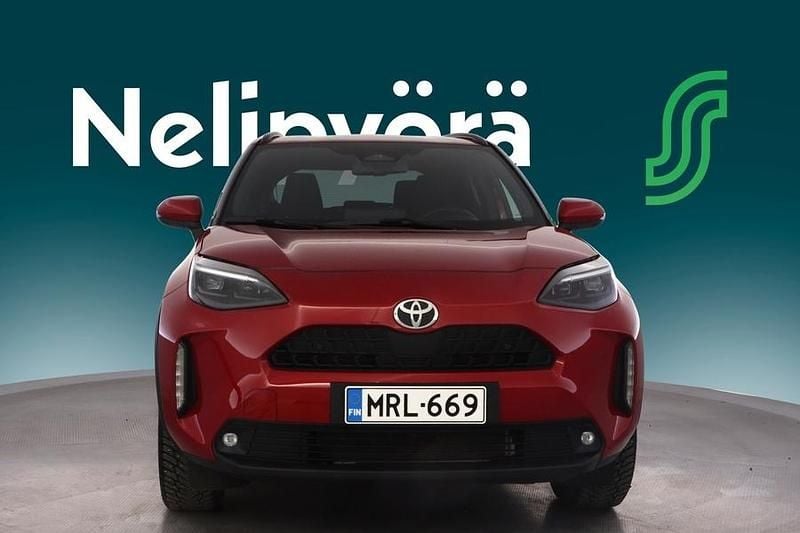 Käytetty Toyota Yaris Cross Plus 116 HP (85 kW) 2025 Punainen Katumaasturi