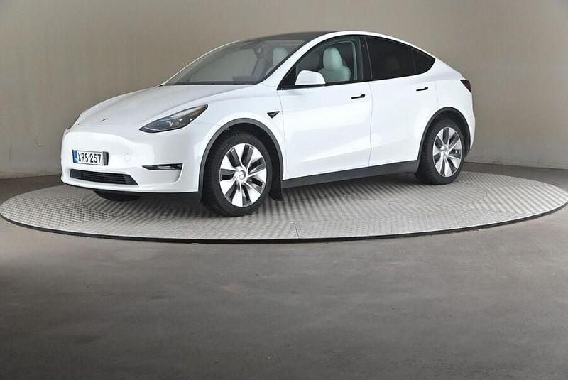Käytetty 2023 Tesla Model Y Long Range AWD Katumaasturi | 33 300 € (Perustarjous) - Kuva 1/4