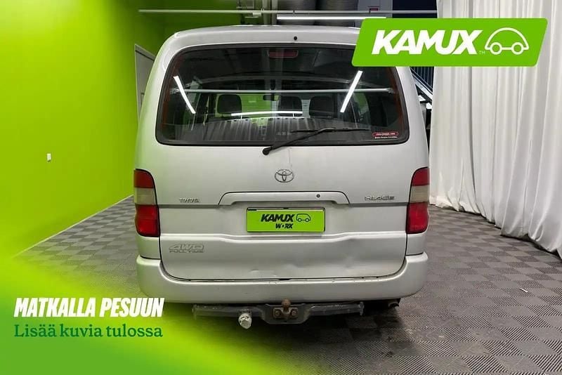 Käytetty Toyota HiAce 117 HP (86 kW) 2007 Hopea / harmaa Van