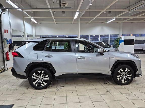 Käytetty Toyota RAV4 Active 302 HP (222 kW) 2023 Hopea Katumaasturi