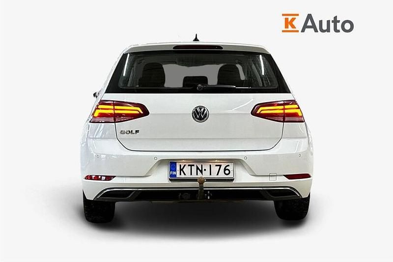 Käytetty VW Golf VII Comfortline 116 HP (85 kW) 2019 Valkoinen Viistoperä
