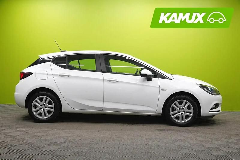 Käytetty Opel Astra Enjoy 150 HP (110 kW) 2017 Valkoinen Sedan