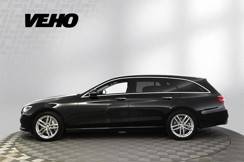 Käytetty Mercedes E300 Premium 194 HP (142 kW) 2022 Musta Farmari