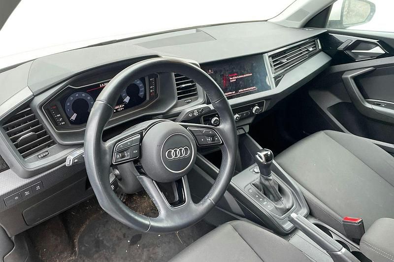 Käytetty Audi A1 Business 109 HP (80 kW) 2021 Valkoinen Katumaasturi