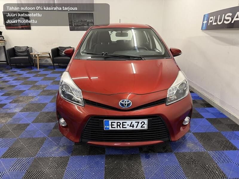 Käytetty Toyota Yaris 75 HP (55 kW) 2013 Viistoperä
