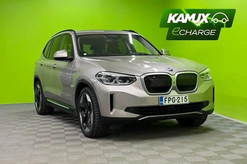 Hopea / harmaa Käytetty 2021 BMW iX3 Comfort Edition Katumaasturi | 28 900 € (Hyvä tarjous) - Kuva 1/4