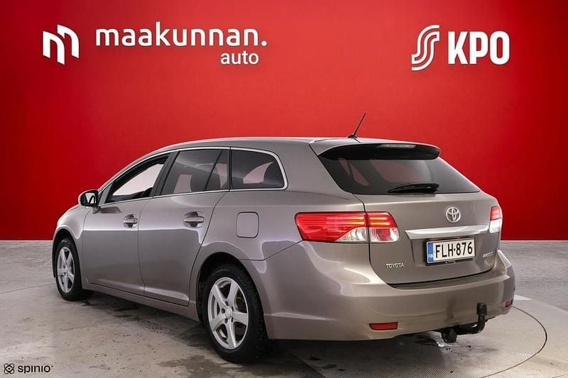 Käytetty Toyota Avensis Multidrive S 147 HP (108 kW) 2014 Ruskea Farmari