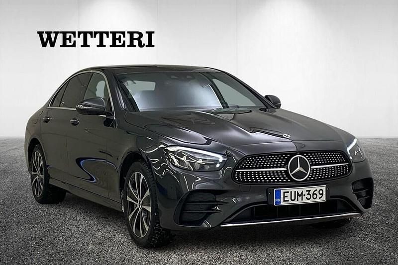 Harmaa Käytetty 2023 Mercedes E300 AMG Sedan | 49 500 € (Kallis) - Kuva 1/4