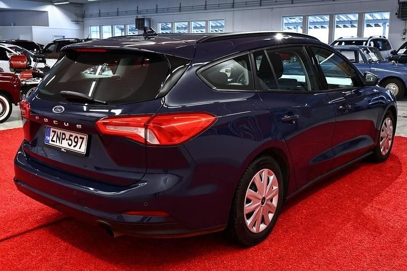 Käytetty Ford Focus Trend 125 HP (91 kW) 2019 Sininen Farmari
