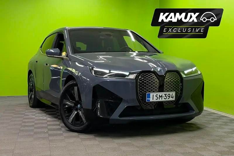 Hopea / harmaa Käytetty 2022 BMW iX Sport Line Katumaasturi | 60 890 € (Perustarjous) - Kuva 1/4