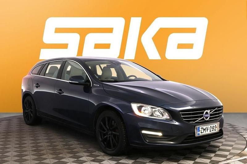 Käytetty Volvo V60 Momentum 215 HP (158 kW) 2015 Farmari