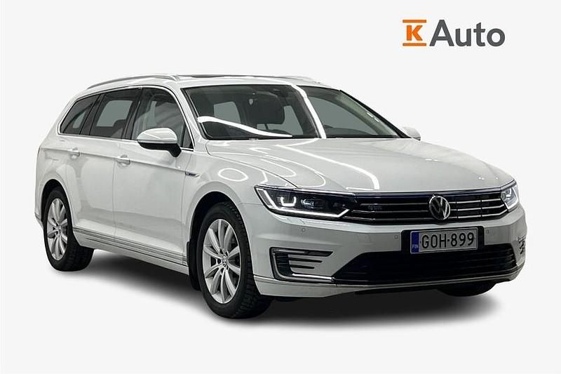 Valkoinen Käytetty 2018 VW Passat GTE Farmari | 16 590 € (Perustarjous) - Kuva 1/3