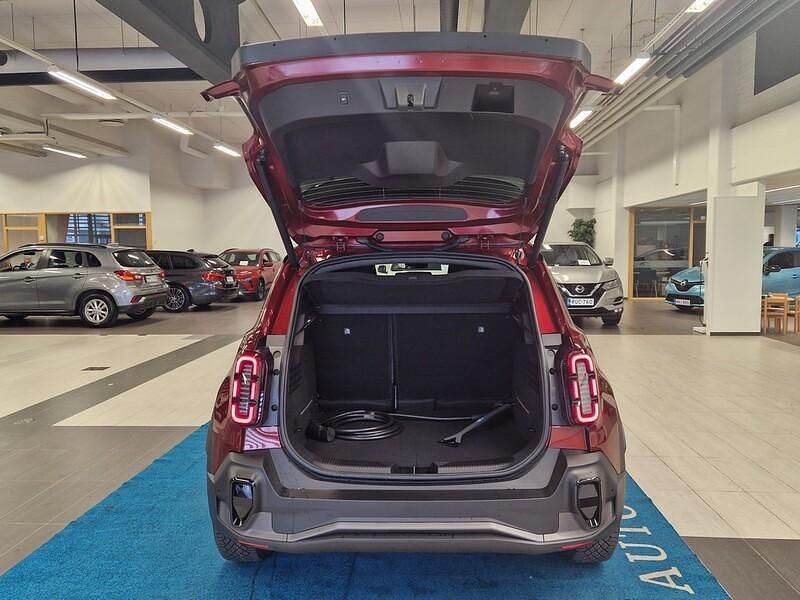 Uusi Renault 4 E-Tech Komfort 110 kW (150 HP) 2025 Punainen Katumaasturi