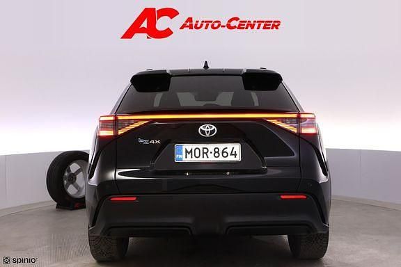 Käytetty Toyota bZ4X Style 252 kW (343 HP) 2022 Valkoinen Katumaasturi