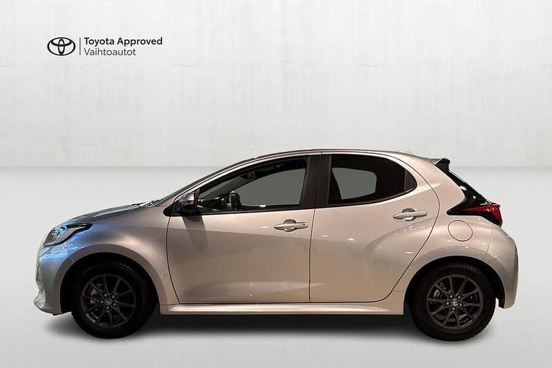 Käytetty Toyota Yaris Hybrid Plus 116 HP (85 kW) 2025 Hopea Viistoperä