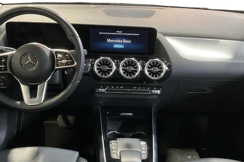 Käytetty Mercedes EQA300 167 kW (228 HP) 2023 Katumaasturi