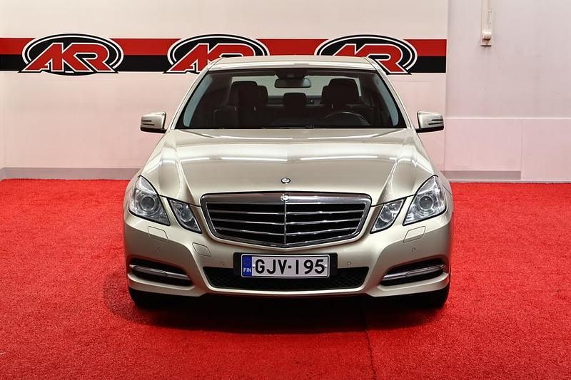 Käytetty Mercedes E250 Business 204 HP (150 kW) 2011 Ruskea Sedan