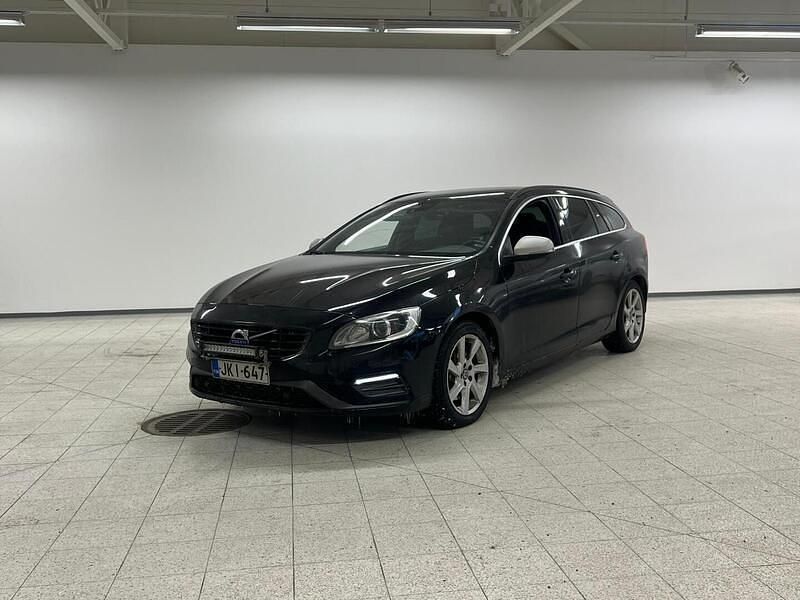 Musta Käytetty 2017 Volvo V60 Business Edition Farmari | 17 790 € (Perustarjous) - Kuva 1/3