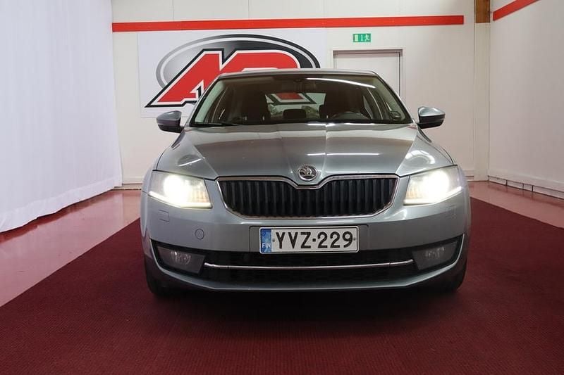 Käytetty Skoda Octavia Elegance 105 HP (77 kW) 2013 Viistoperä