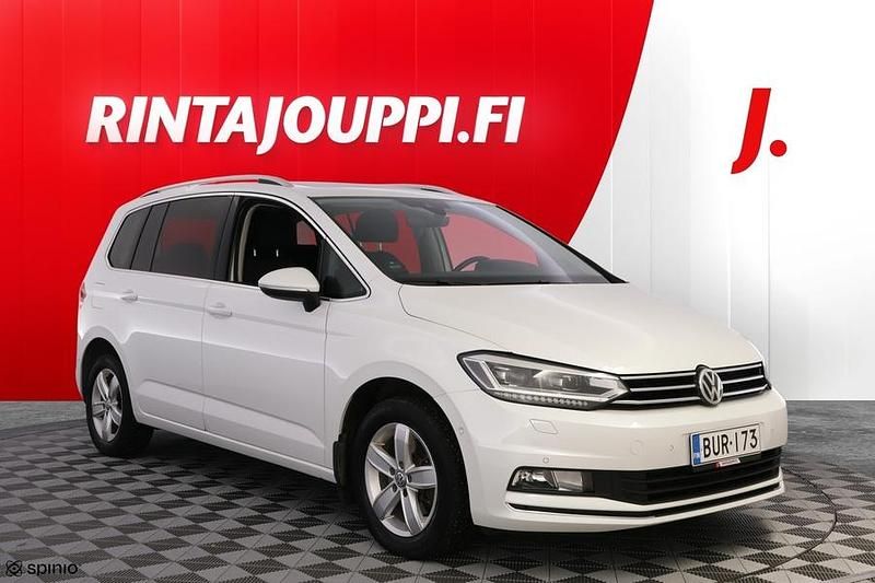 Valkoinen Käytetty 2017 VW Touran Highline Tila-auto | 20 680 € (Perustarjous) - Kuva 1/3
