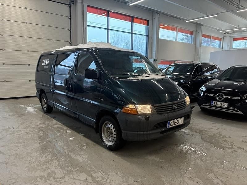Käytetty Toyota HiAce 88 HP (64 kW) 2006 Van