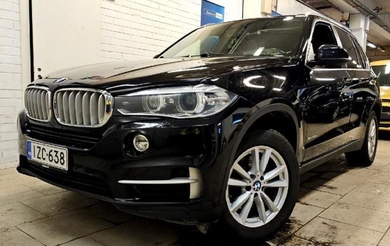 Käytetty BMW X5 Comfort Edition 333 HP (244 kW) 2016 Musta Katumaasturi