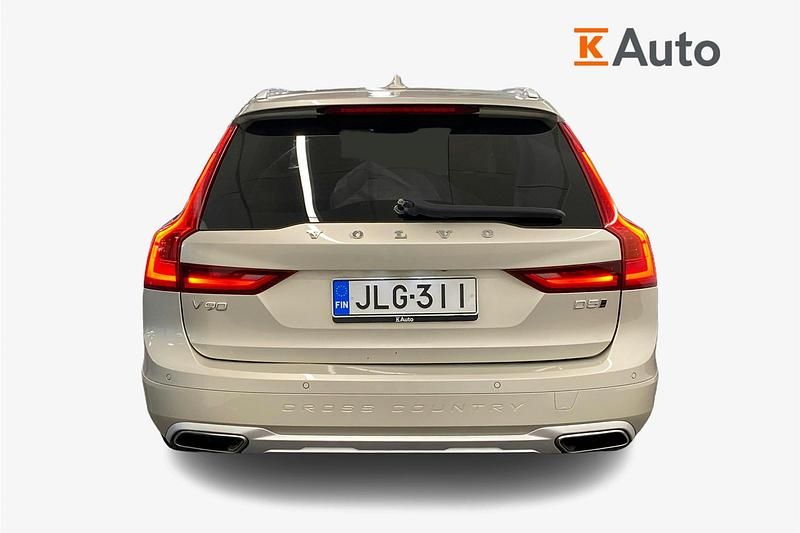 Käytetty Volvo V90 CC Business Edition 232 HP (170 kW) 2019 Ruskea (beige) Farmari