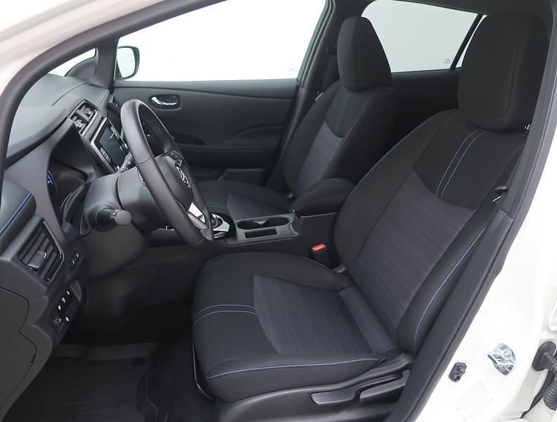 Käytetty Nissan Leaf N-Connecta 110 kW (150 HP) 2023 Valkoinen Viistoperä