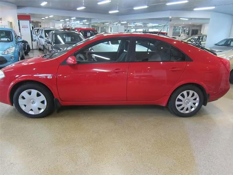 Käytetty Nissan Primera Visia 148 HP (108 kW) 2005 Punainen Viistoperä
