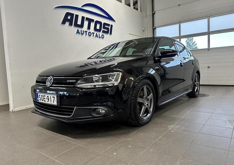 Käytetty VW Jetta Comfortline 150 HP (110 kW) 2014 Musta Sedan