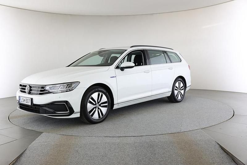 Käytetty 2021 VW Passat GTE Farmari | 25 890 € (Kallis) - Kuva 1/4