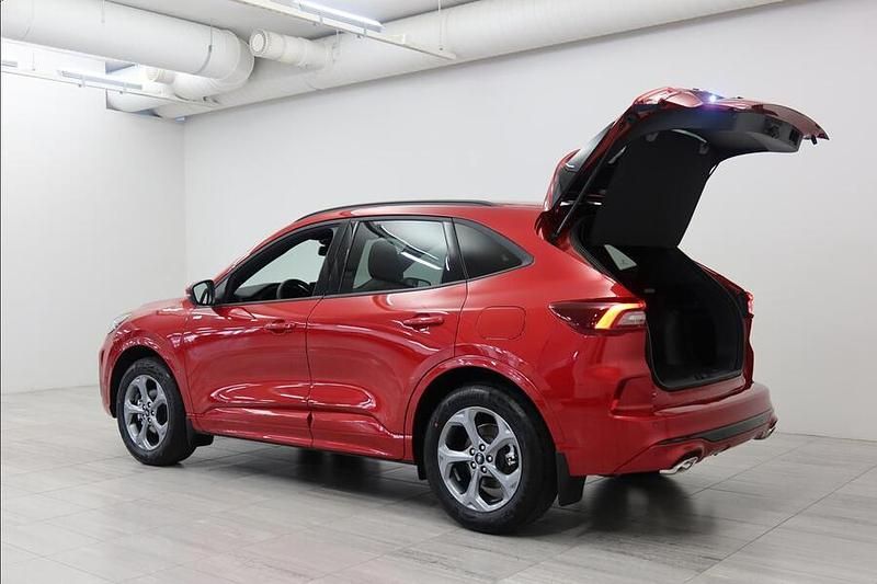 Uusi Ford Kuga ST-Line 184 HP (135 kW) 2025 Punainen Katumaasturi