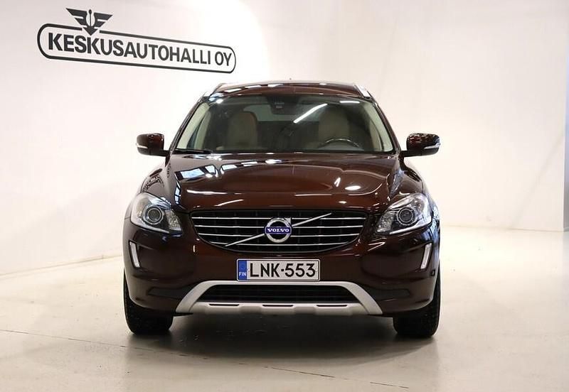 Käytetty Volvo XC60 Summum 190 HP (139 kW) 2016 Punainen Katumaasturi