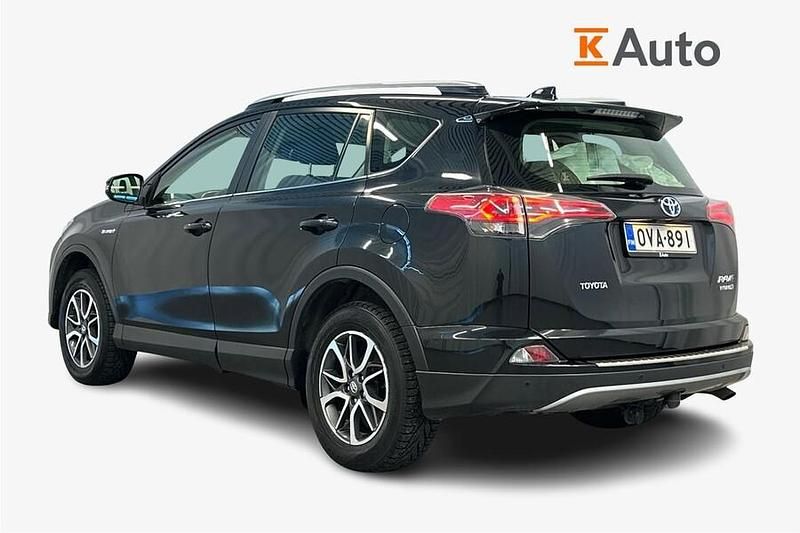 Käytetty Toyota RAV4 Hybrid Edition 155 HP (114 kW) 2018 Musta Katumaasturi