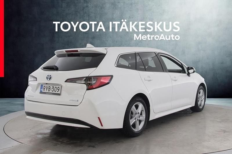 Käytetty Toyota Corolla Edition 122 HP (89 kW) 2023 Valkoinen Farmari
