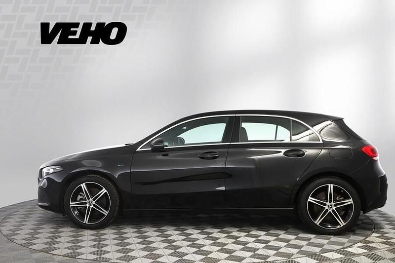Käytetty Mercedes A250 Business 160 HP (117 kW) 2020 Musta Viistoperä