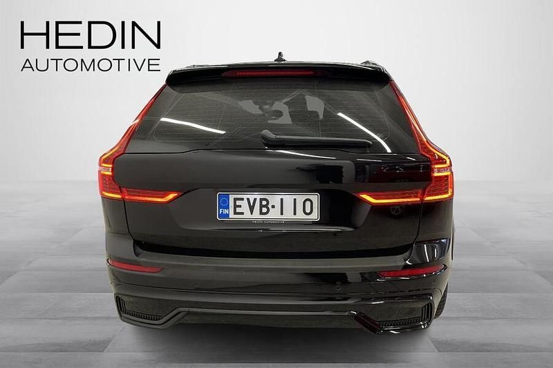 Käytetty Volvo XC60 456 HP (335 kW) 2022 Musta Katumaasturi