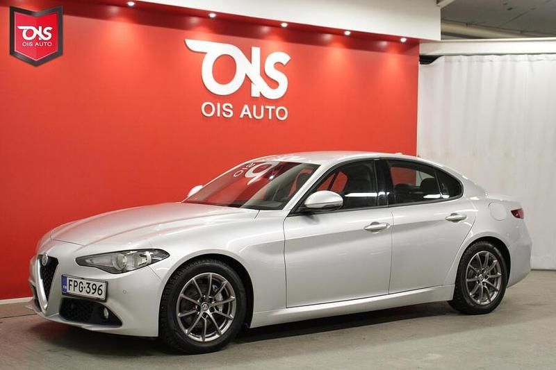 Käytetty 2017 Alfa Romeo Giulia Super Sedan | 19 990 € - Kuva 1/4