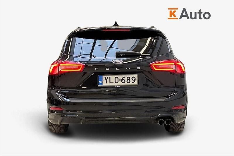 Käytetty Ford Focus ST-Line 125 HP (91 kW) 2021 Musta Farmari