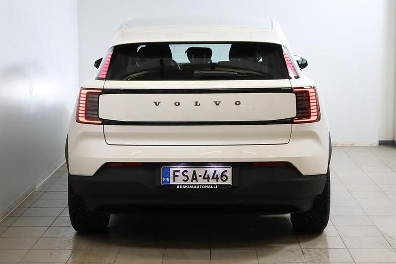 Käytetty Volvo EX30 Core 200 kW (272 HP) 2024 Valkoinen Katumaasturi