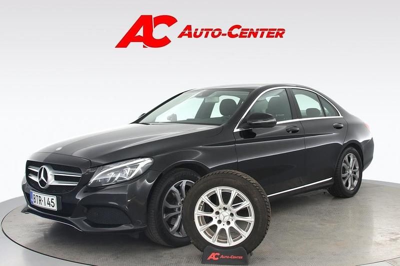 Käytetty Mercedes A180 Business 156 HP (114 kW) 2016 Musta Sedan